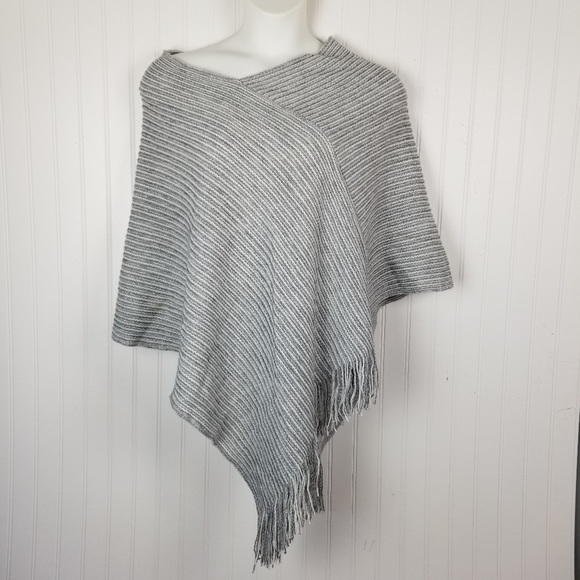 Steve Madden Poncho Knit Striped Gray Silver Metallic Fringe Lightweight OS - Picture 3 of 7